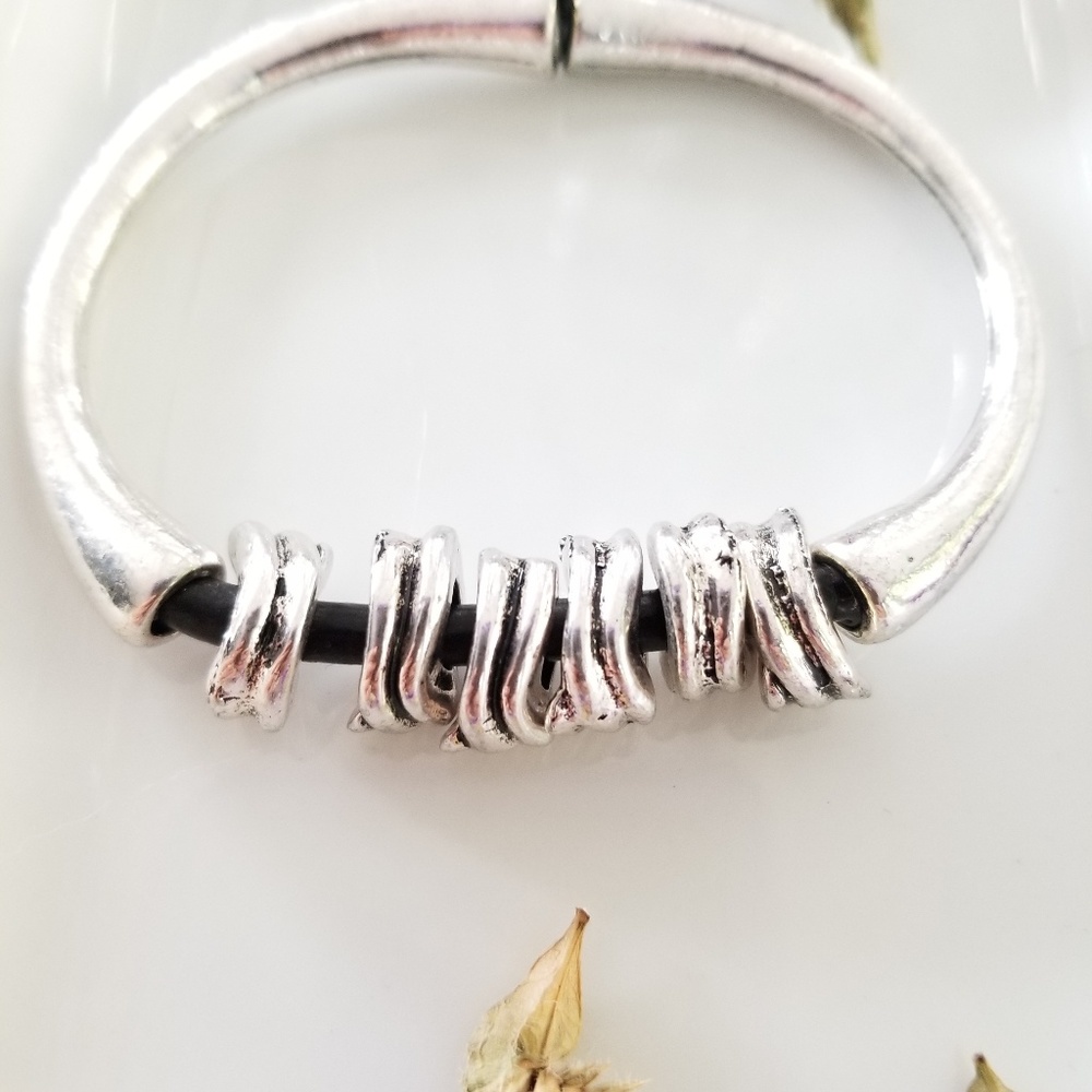 Silver Metal braclet - Picture 1 of 3